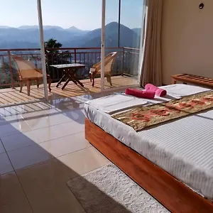 High View Проживание в семье